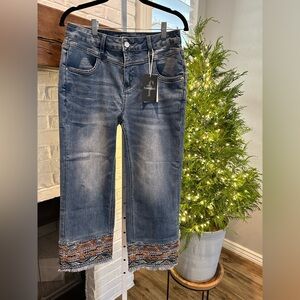 Plus Size Flamingals Embroidery Raw Hem Mid Rise Crop Jeans Size 4XL NWT